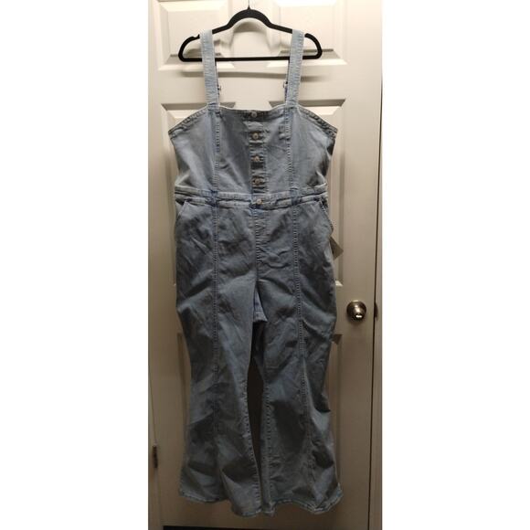 AVA & VIV NWT Size 22 Light Wash Sleeveless Denim Overall Flare Leg Jumpsuit - Picture 2 of 8